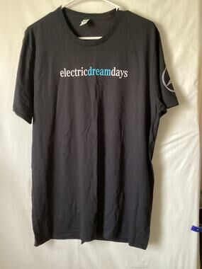 4605NWOT Mercedes Benz USA "Electric Dream Days" Black Short Sleeve Tshirt Large